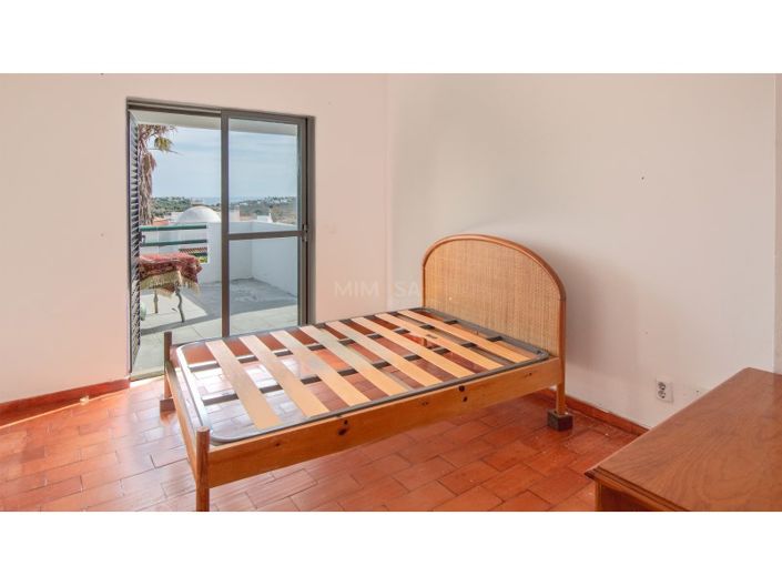 Image No.18-4 Bed House for sale
