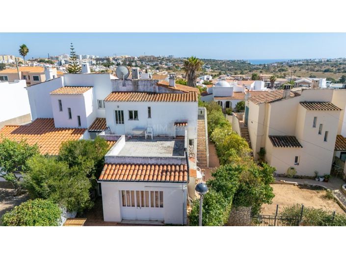 Image No.2-4 Bed House for sale