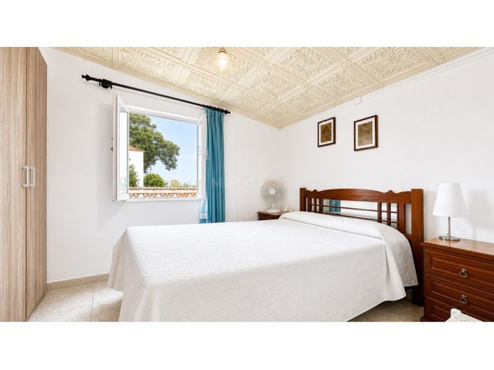 Image No.16-5 Bed House for sale