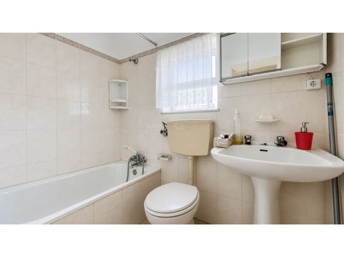 Image No.20-5 Bed House for sale