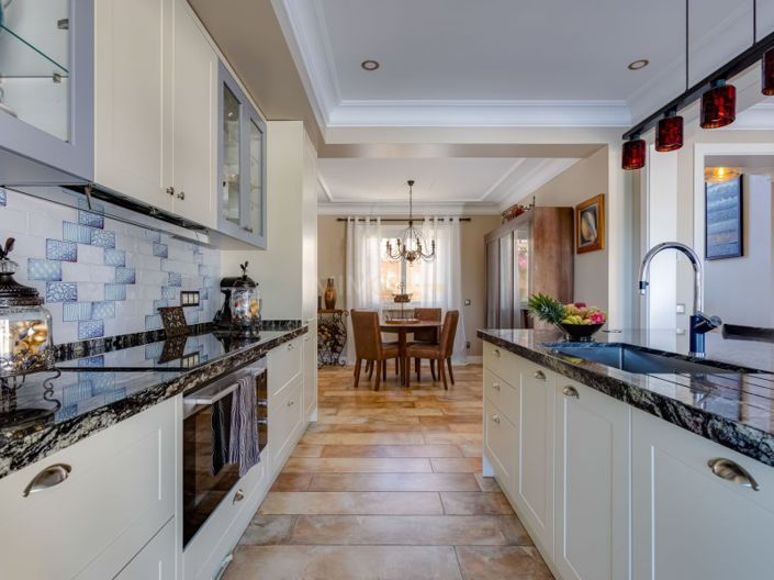 Image No.24-5 Bed House for sale