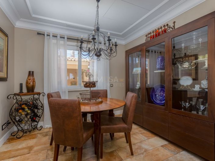 Image No.25-5 Bed House for sale