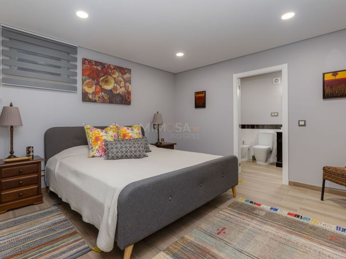 Image No.43-5 Bed House for sale