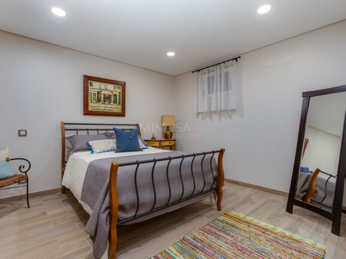 Image No.46-5 Bed House for sale