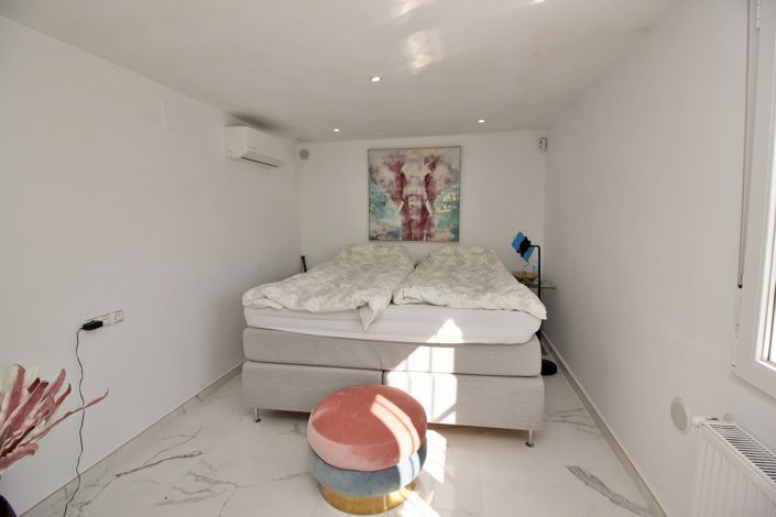 Image No.17-2 Bed Villa for sale