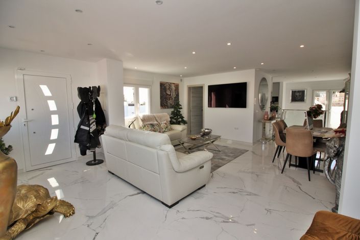 Image No.4-2 Bed Villa for sale