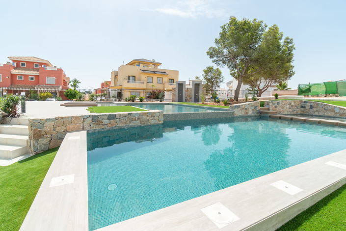 Image No.10-3 Bed Apartment for sale
