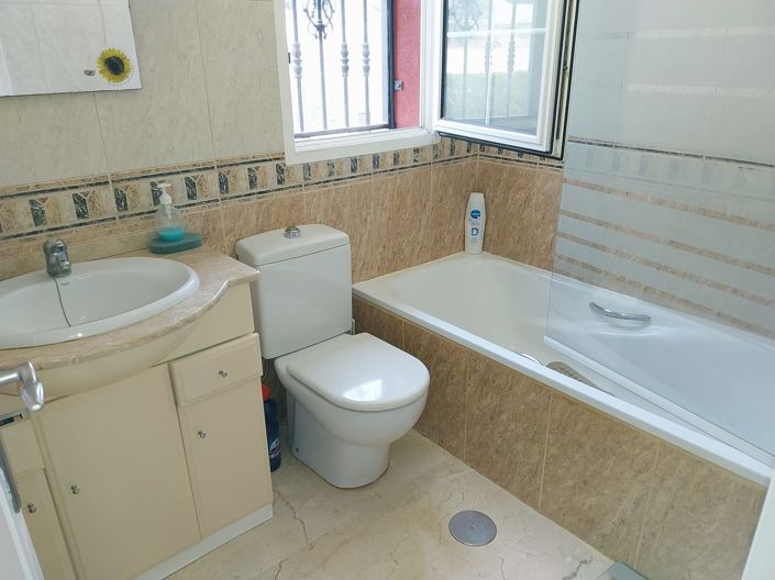 Image No.15-3 Bed Townhouse for sale