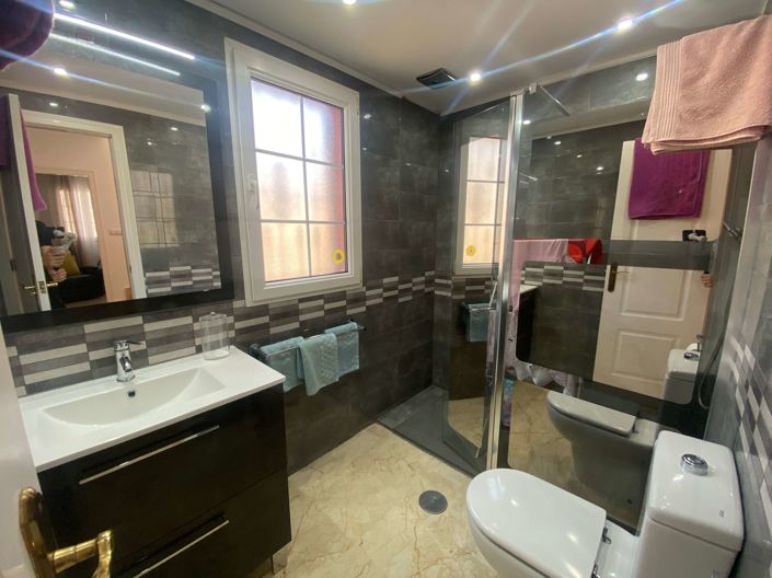 Image No.50-3 Bed Townhouse for sale