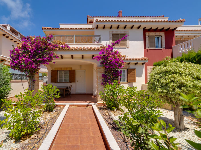 Image No.1-3 Bed Townhouse for sale