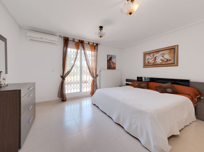 Image No.12-3 Bed Townhouse for sale