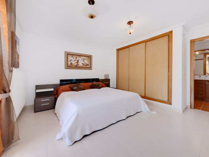 Image No.13-3 Bed Townhouse for sale