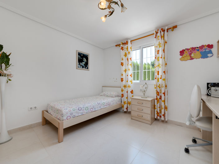 Image No.15-3 Bed Townhouse for sale