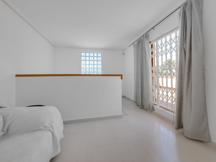 Image No.18-3 Bed Townhouse for sale