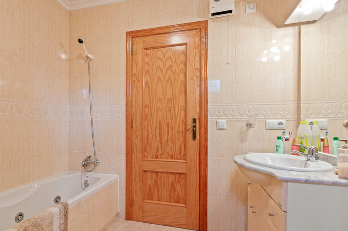 Image No.15-4 Bed Villa for sale