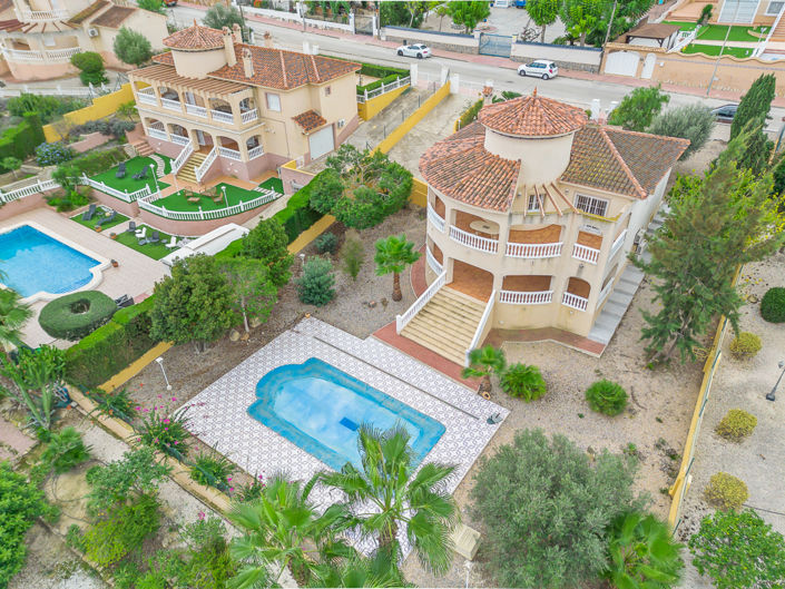 Image No.2-4 Bed Villa for sale