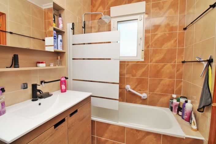 Image No.28-4 Bed Townhouse for sale