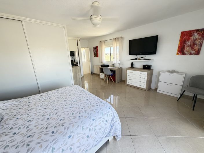 Image No.14-3 Bed Townhouse for sale