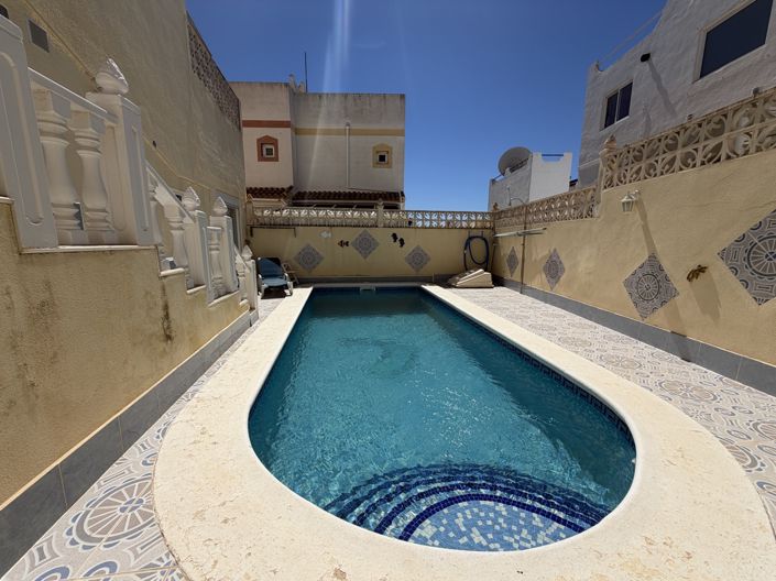 Image No.31-3 Bed Townhouse for sale