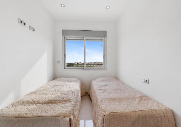 Image No.12-3 Bed Townhouse for sale