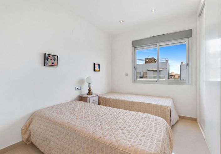 Image No.14-3 Bed Townhouse for sale