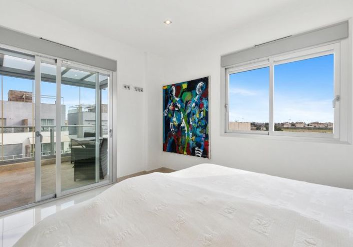 Image No.17-3 Bed Townhouse for sale