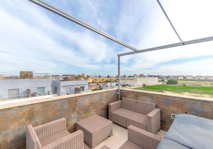 Image No.24-3 Bed Townhouse for sale