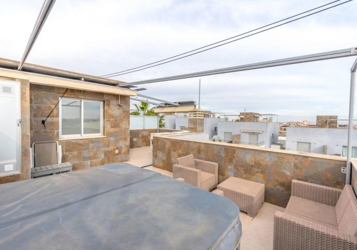 Image No.25-3 Bed Townhouse for sale