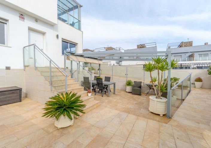 Image No.31-3 Bed Townhouse for sale