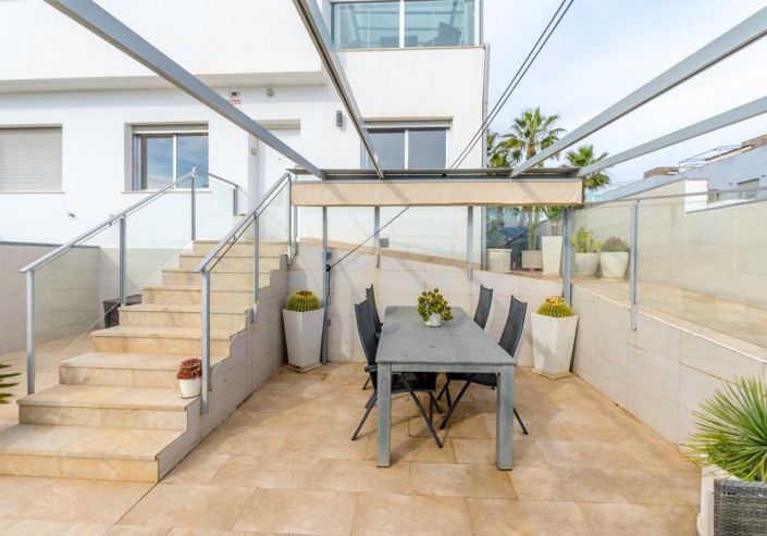 Image No.32-3 Bed Townhouse for sale