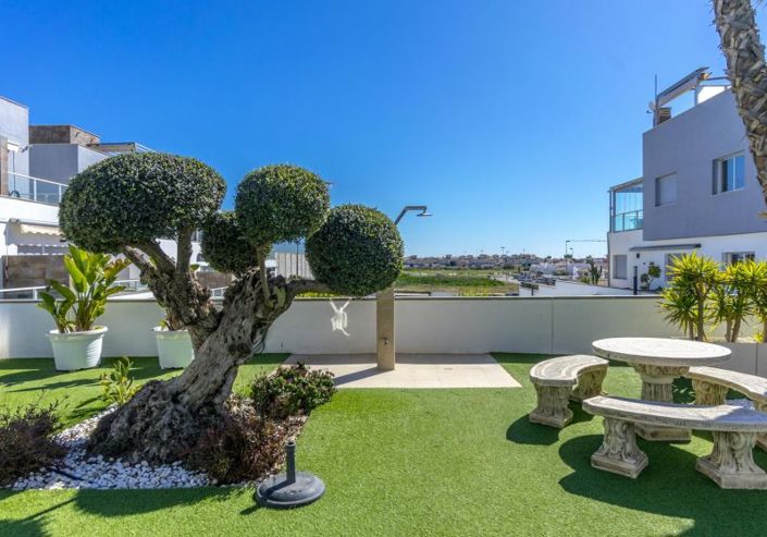 Image No.40-3 Bed Townhouse for sale