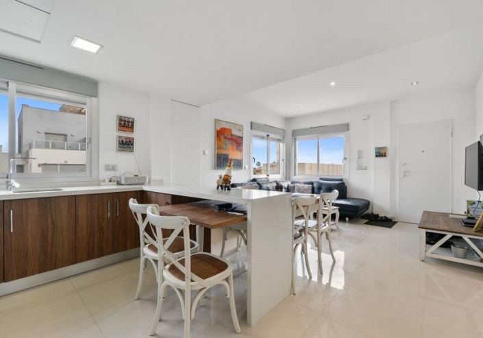 Image No.10-3 Bed Townhouse for sale