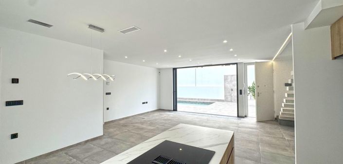 Image No.6-4 Bed Villa for sale