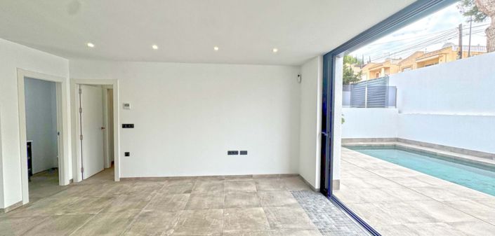 Image No.9-4 Bed Villa for sale