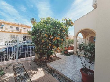 4726-semi-detached-villa-for-sale-in-playa-fl