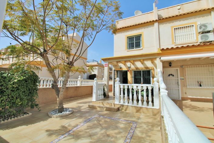 Image No.1-3 Bed Townhouse for sale