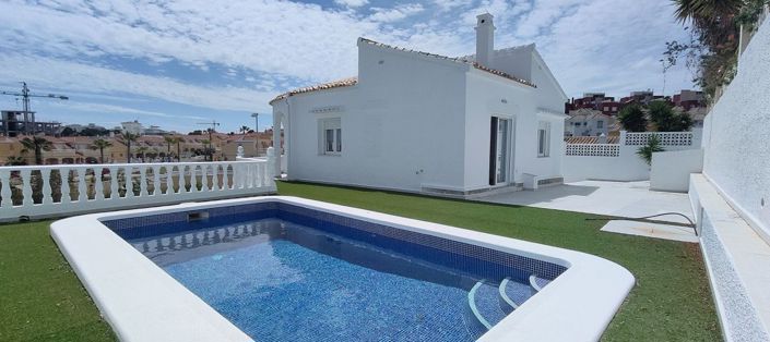 Image No.1-4 Bed Villa for sale