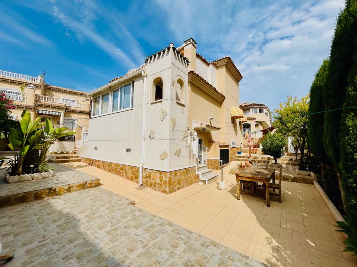 Image No.1-2 Bed Villa for sale