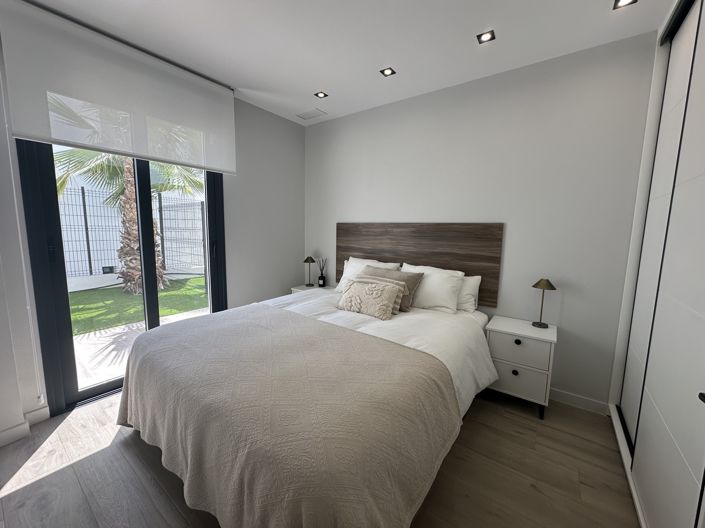 Image No.20-3 Bed Apartment for sale