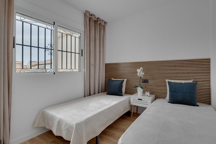 Image No.14-3 Bed Townhouse for sale