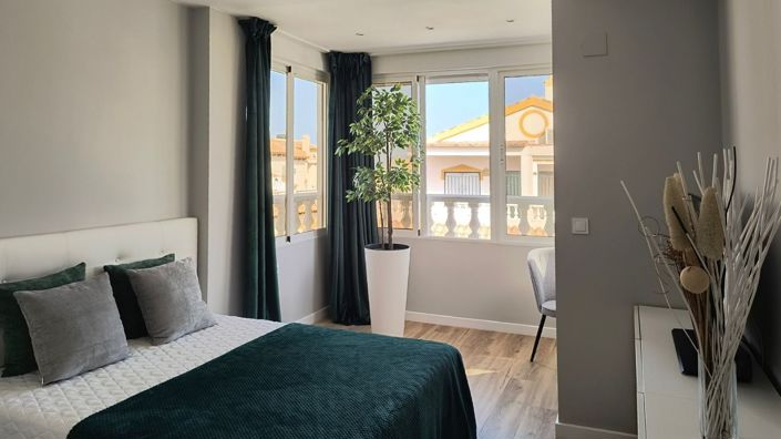 Image No.3-3 Bed Townhouse for sale