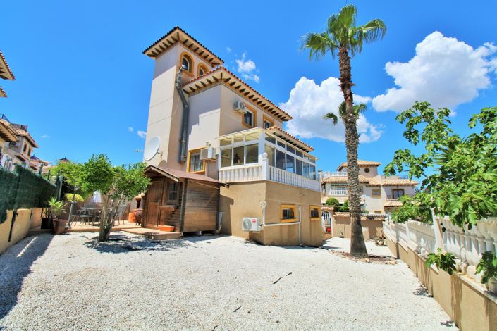 Image No.1-3 Bed Villa for sale