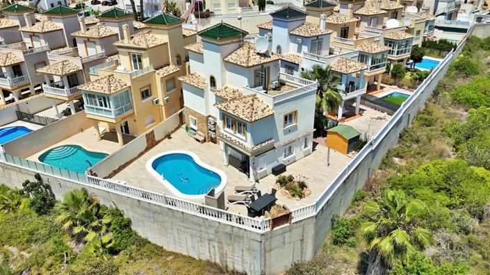 Image No.1-4 Bed Villa for sale