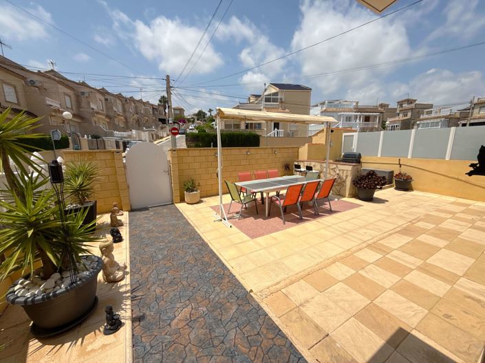 Image No.1-4 Bed Apartment for sale