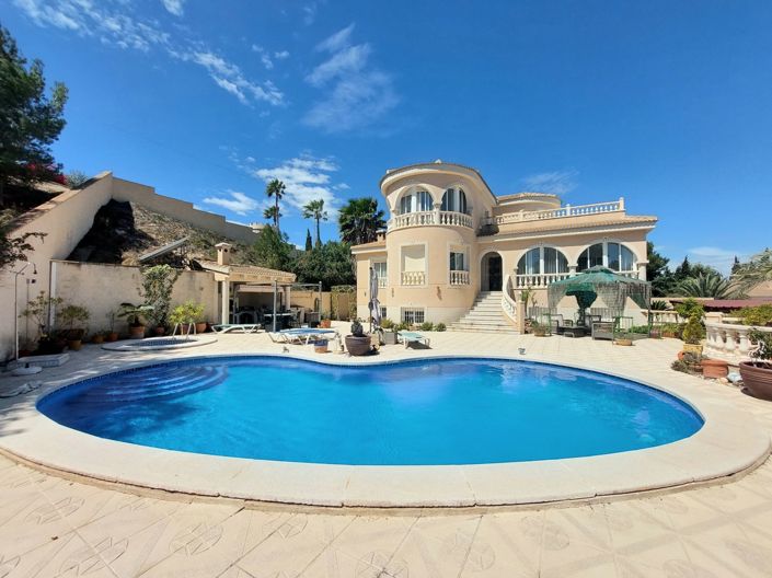 Image No.1-4 Bed Villa for sale
