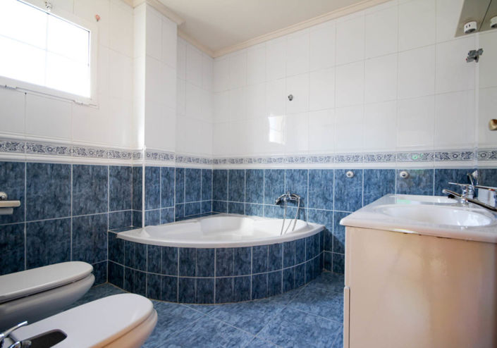 Image No.10-5 Bed Villa for sale