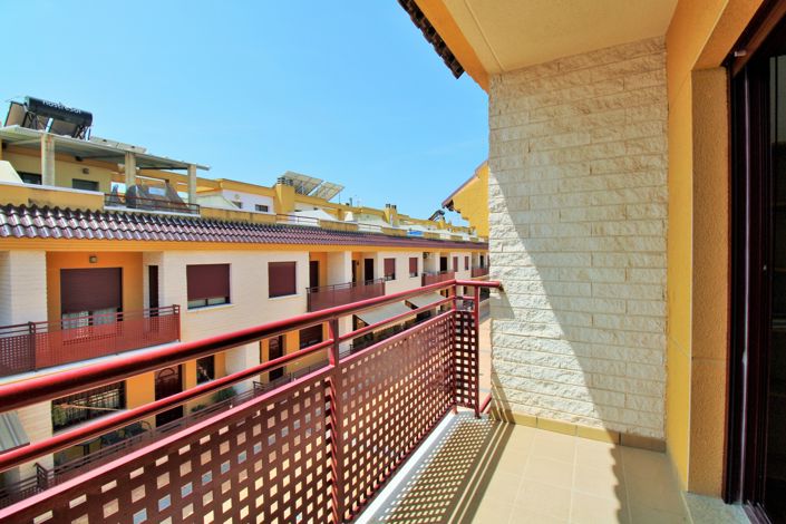 Image No.27-3 Bed Townhouse for sale