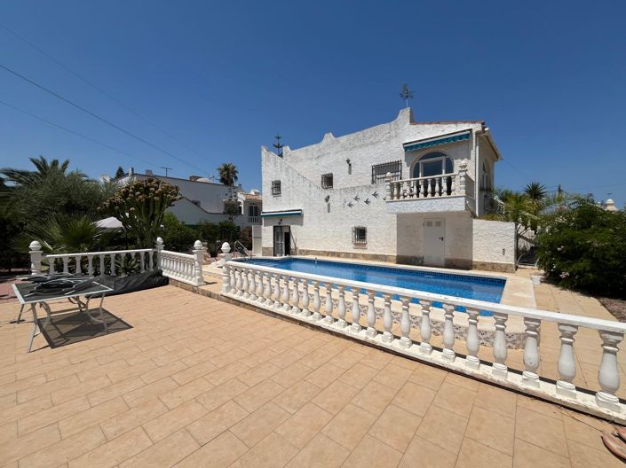 Image No.3-3 Bed Villa for sale