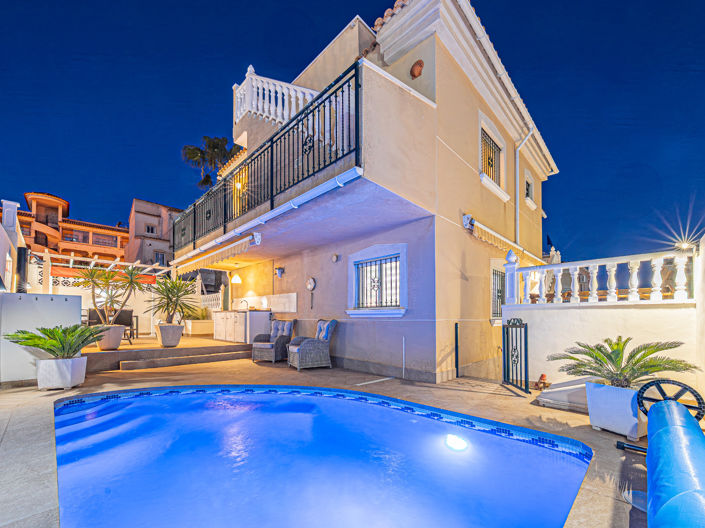 Image No.1-4 Bed Villa for sale
