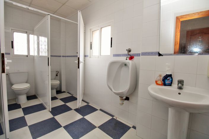 Image No.16-3 Bed Commercial for sale